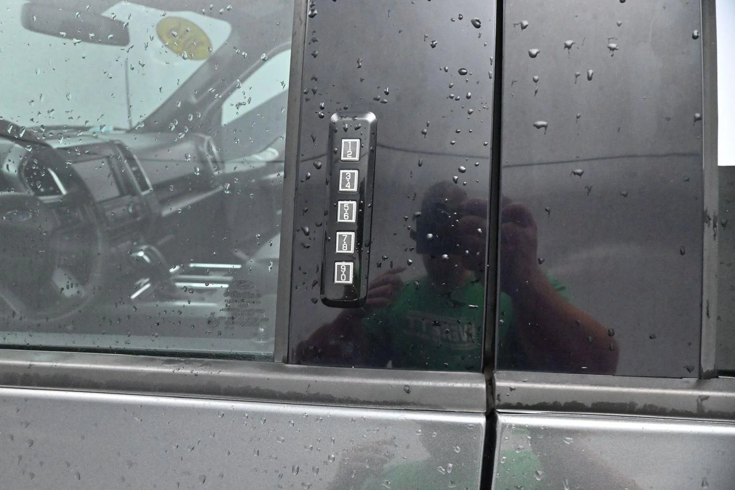 Used 2016 Magnetic Metallic Ford XLT image 10