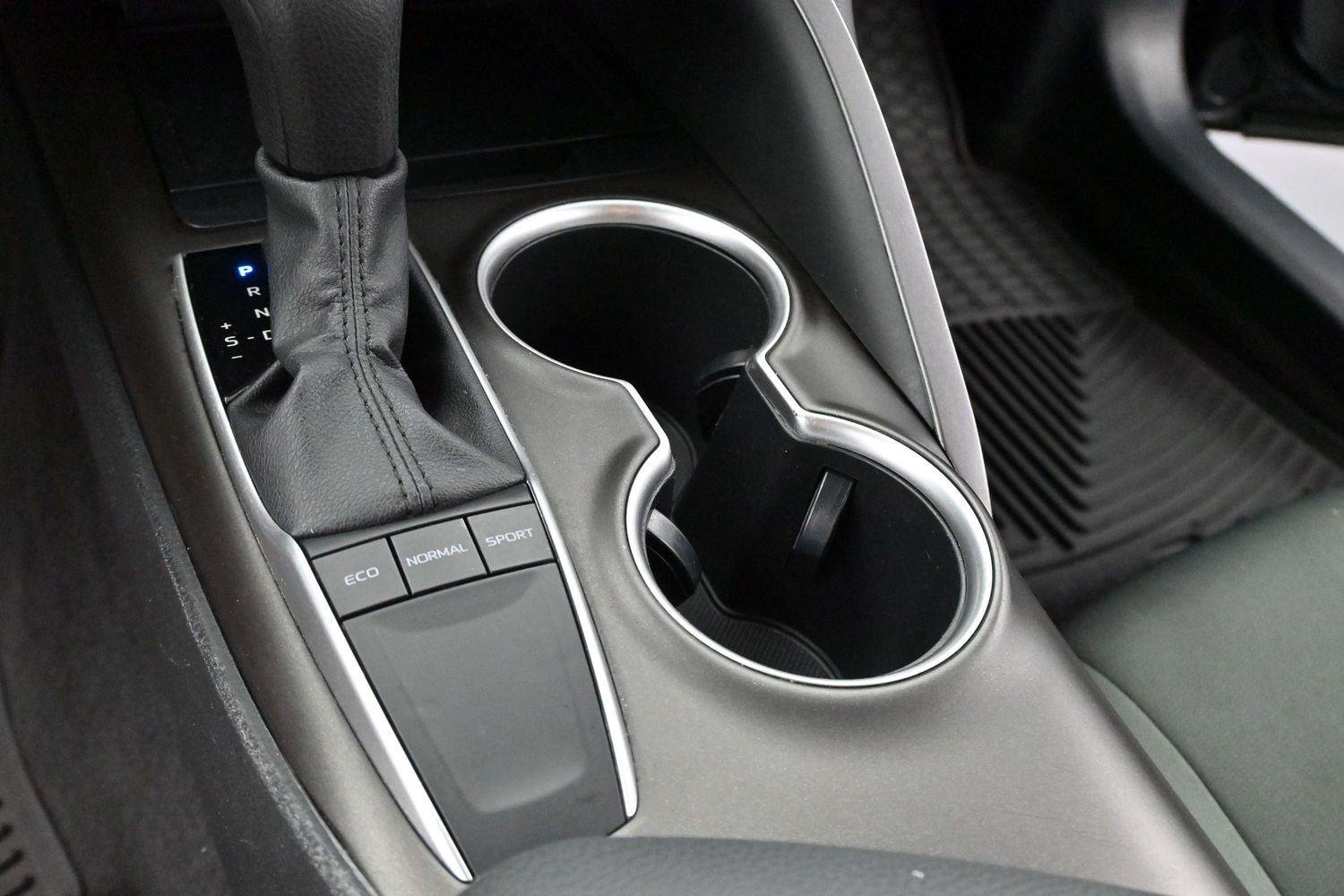 Used 2022 Midnight Black Metallic Toyota LE image 18