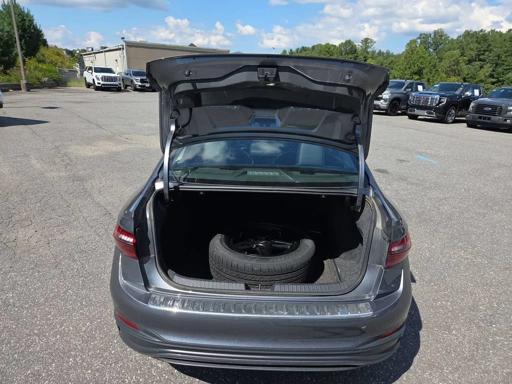 2024 Volkswagen Jetta SE - Photo 21