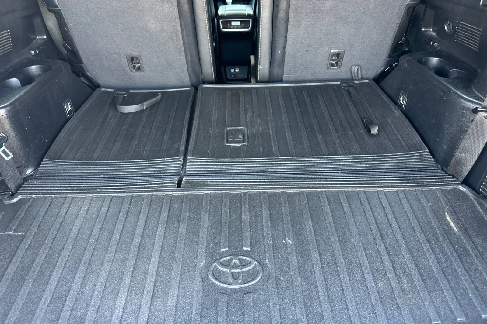 Used 2015 Predawn Gray Mica Toyota Limited image 16