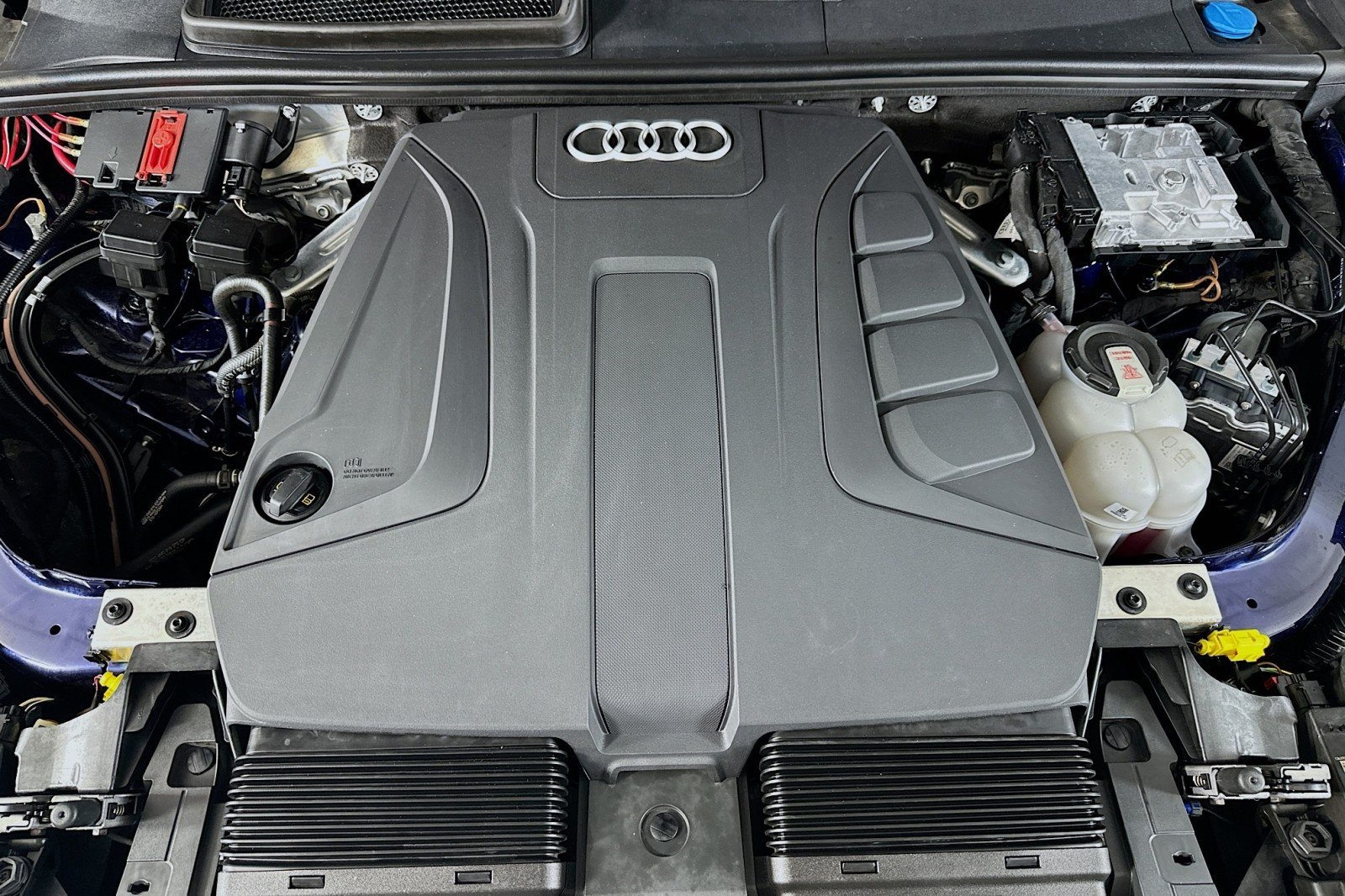 Used 2024 Navarra Blue Metallic Audi Premium Plus image 12