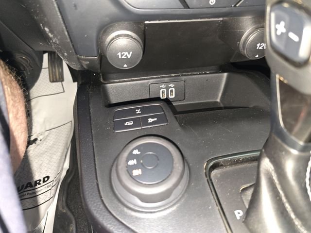 Used 2023 Silver Ford XLT image 21
