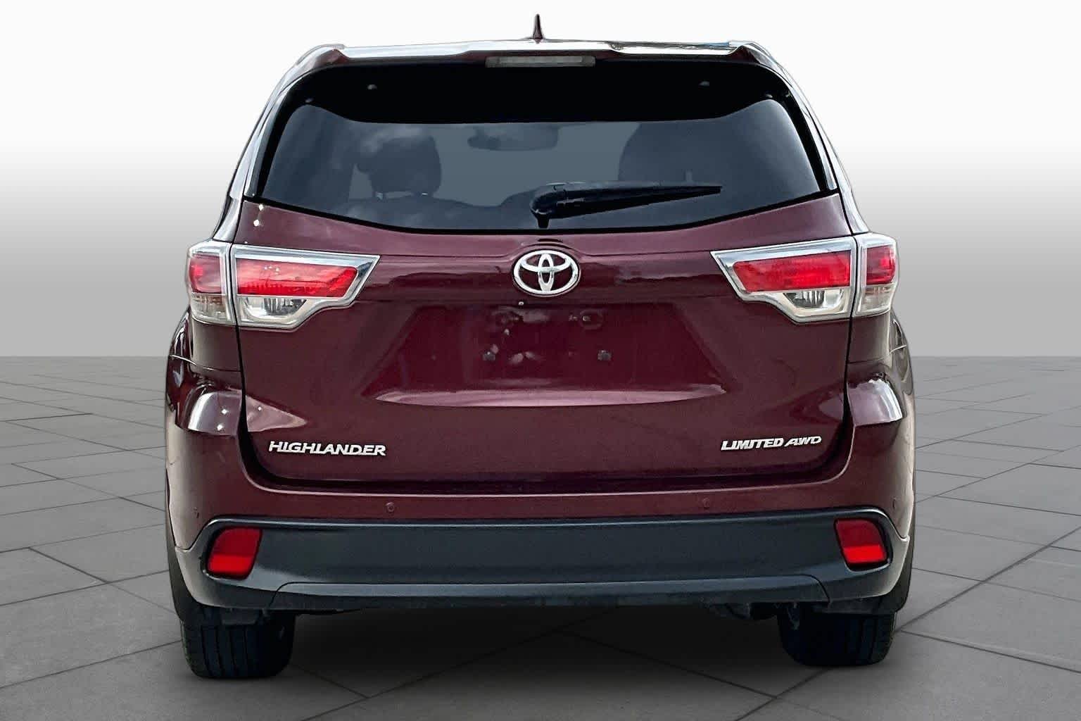 Used 2015 Ooh La La Rouge Mica Toyota Limited Platinum image 5