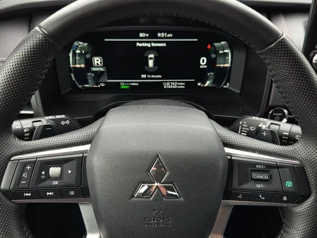 Used 2025 White Mitsubishi  image 19