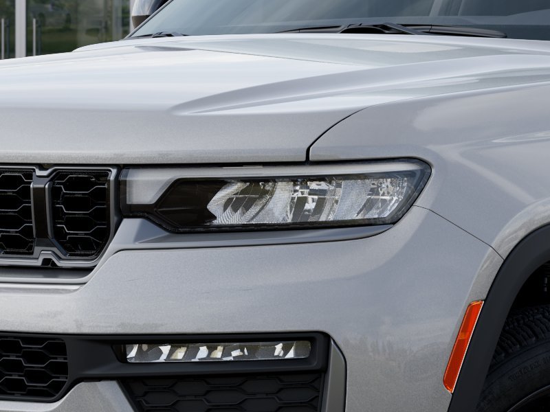 New 2026 Silver Zynith Exterior Paint Jeep Limited image 36