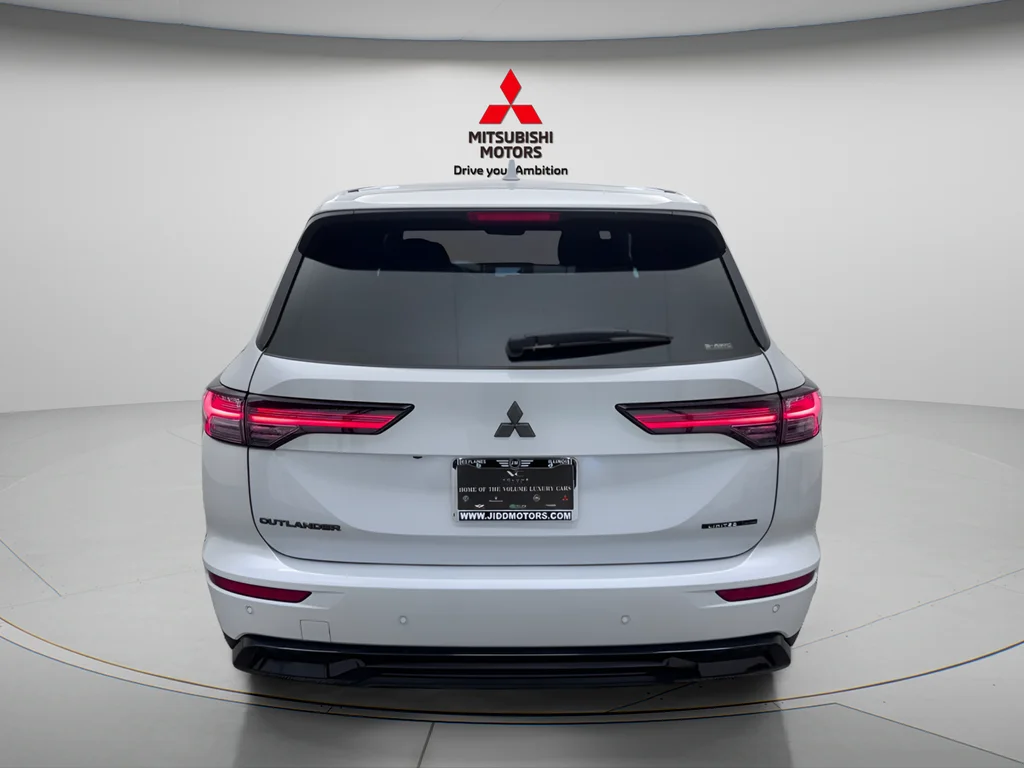 New 2026 White Diamond Mitsubishi LE image 5