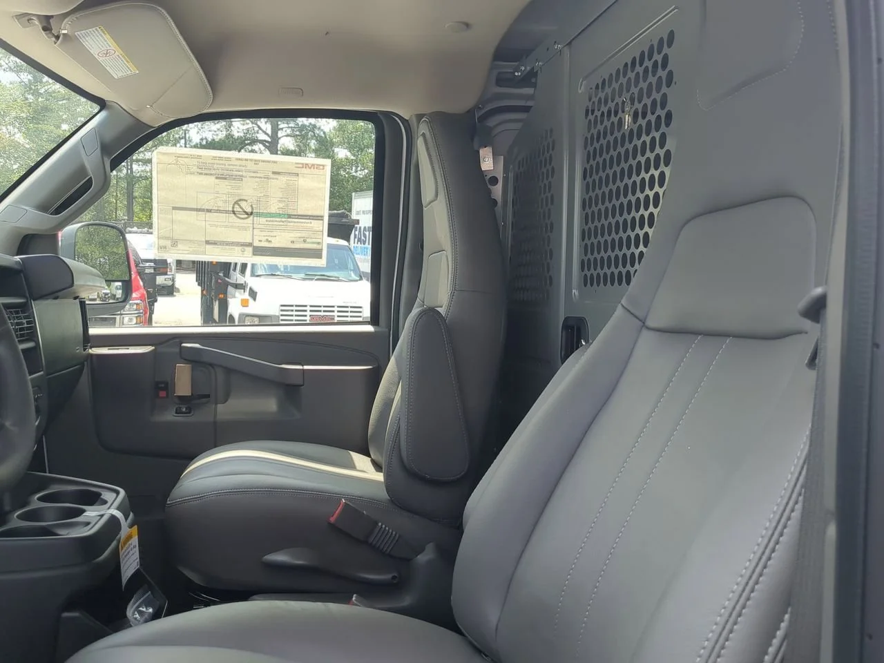 2025 GMC Savana Cargo Work Van - Photo 17