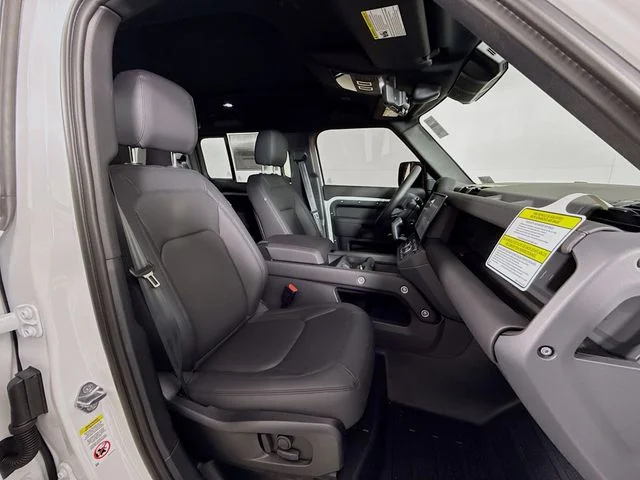New 2026 Fuji White Land Rover X-Dynamic SE image 30