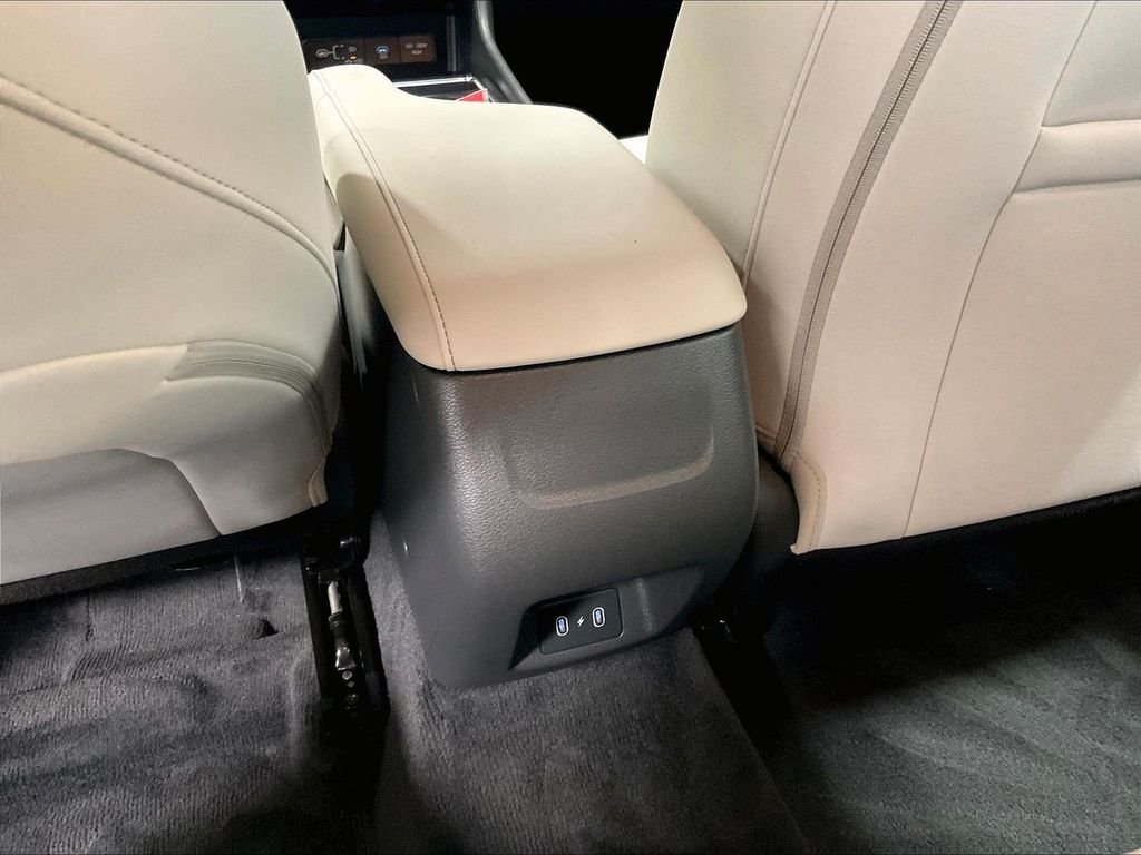 Used 2025 Black Hyundai SEL image 27
