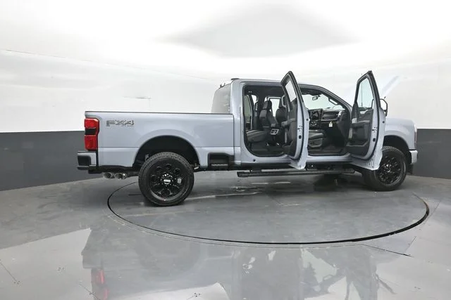 New 2026 Glacier Gray Metallic Tri-Coat Ford F-250® Lariat® image 42