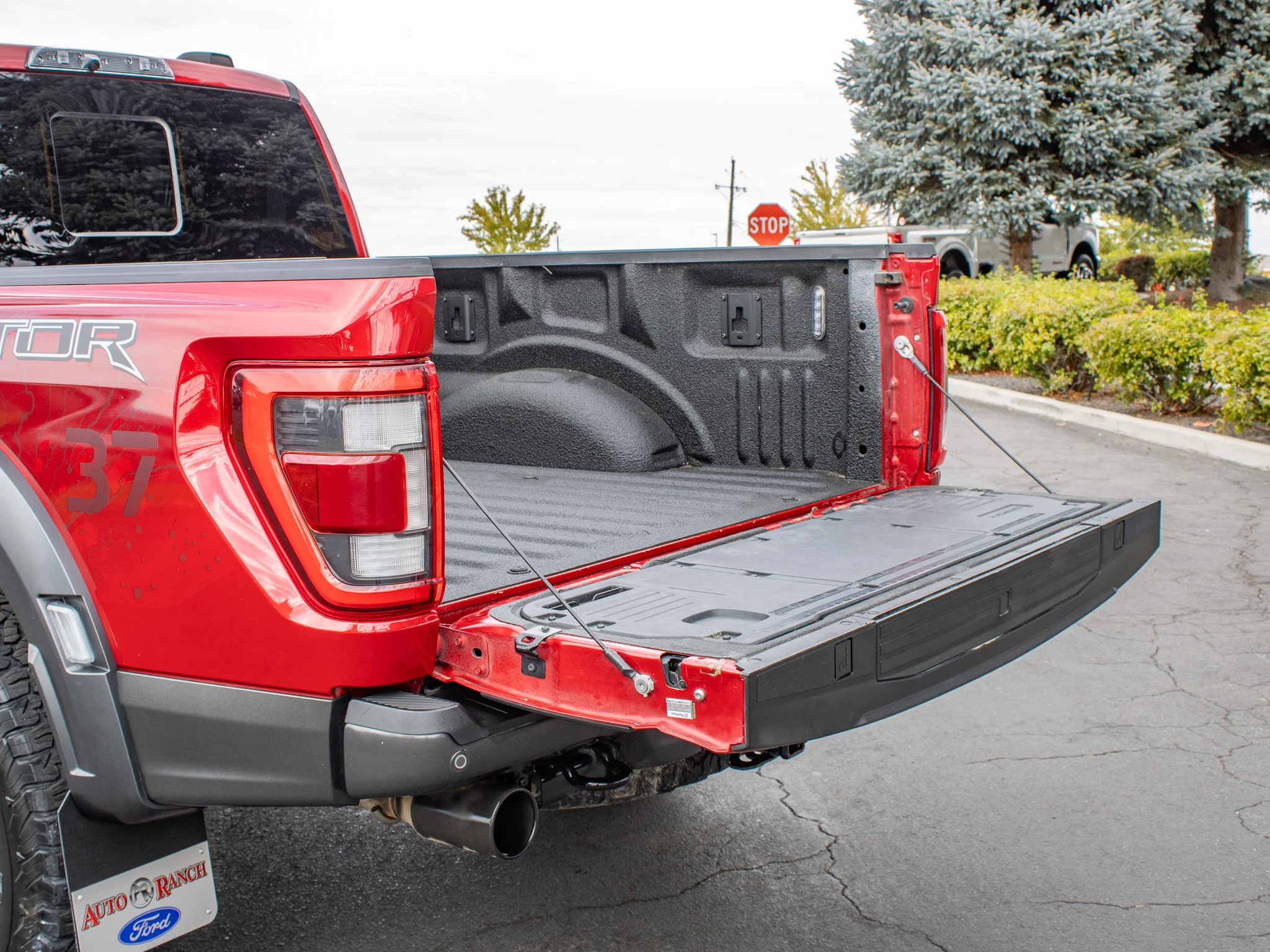 Used 2023 Rapid Red Metallic Tinted Clearcoat Ford Raptor image 9