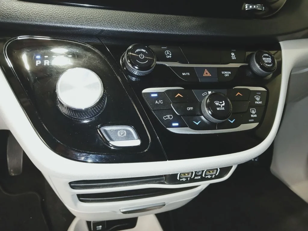 Used 2024 Black Chrysler LX image 21