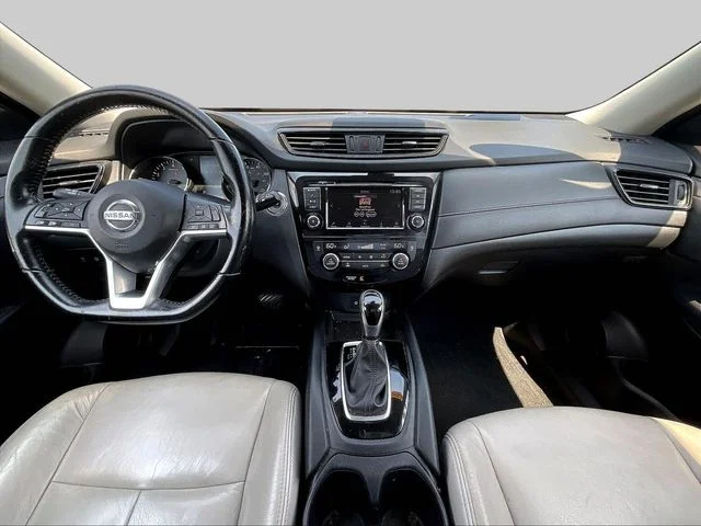 Used 2020 Silver Nissan SV image 9