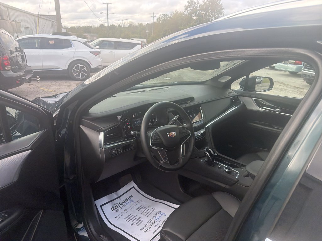 Used 2025 Green Cadillac Premium Luxury image 17