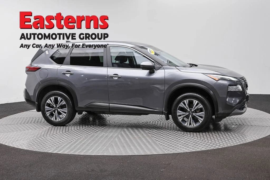Used 2023 Gray Nissan SV image 4