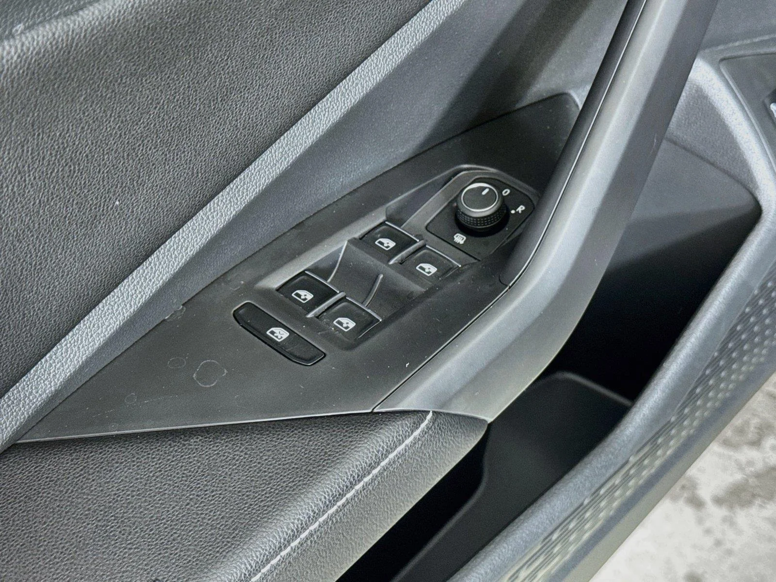New 2027 Deep Black Pearl Volkswagen S image 17