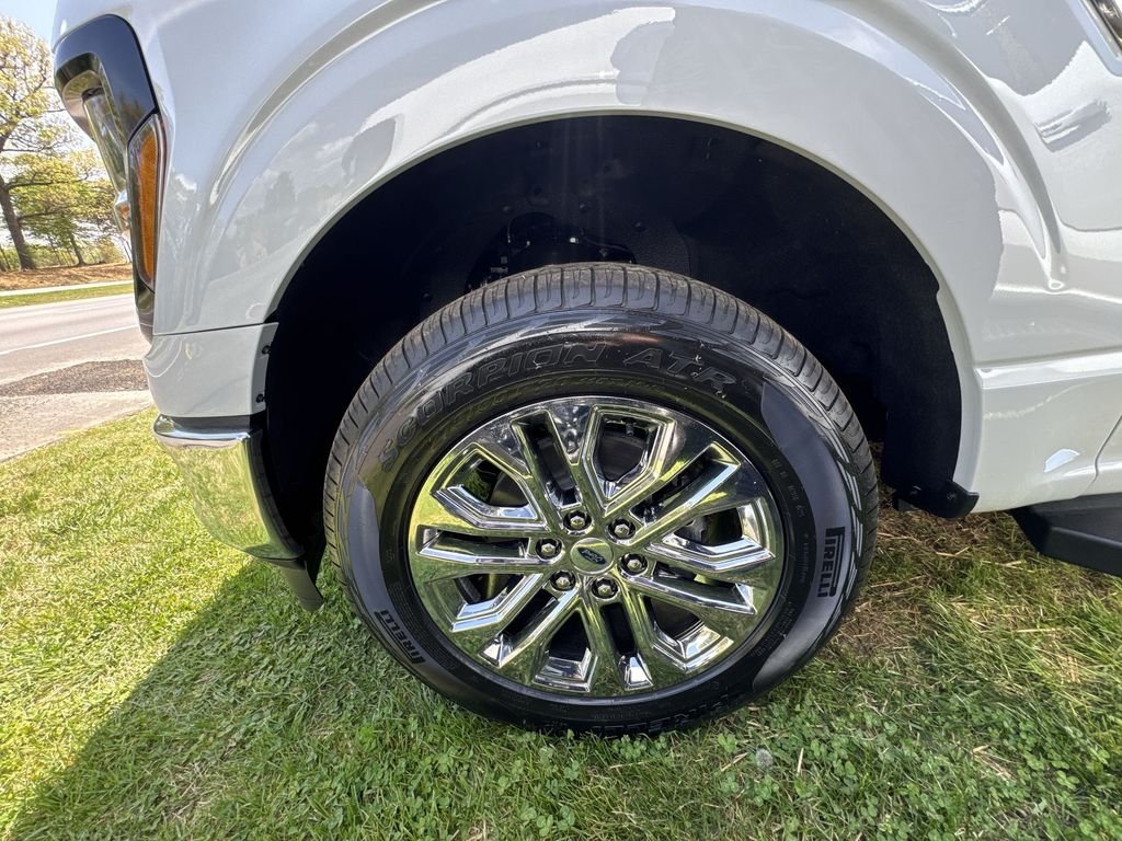 New 2026 White Ford XLT image 2