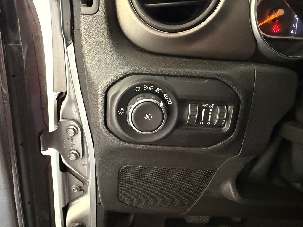 Used 2018 Silver Jeep Sport S image 16