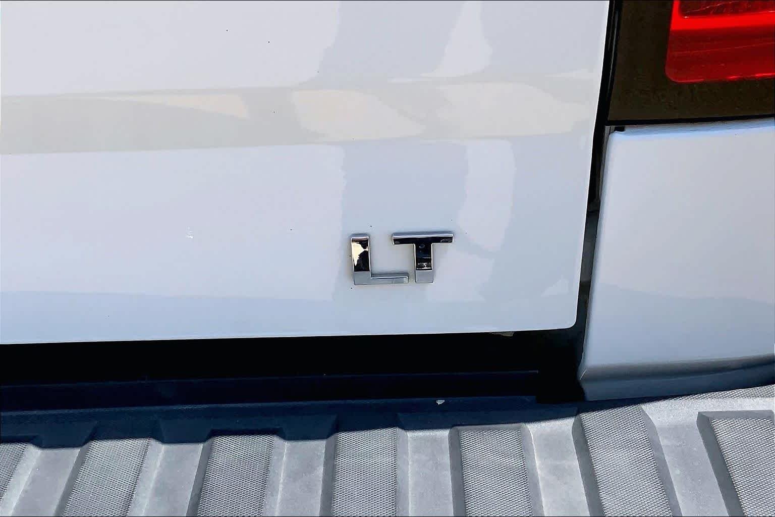 Used 2018 Summit White Chevrolet LT image 10