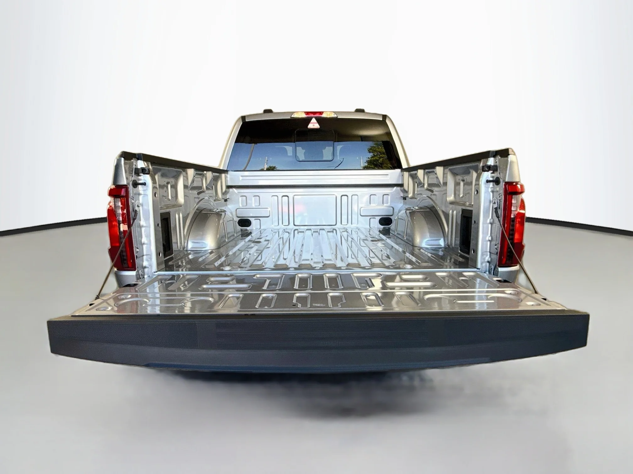 New 2026 Iconic Silver Metallic Ford XLT image 26