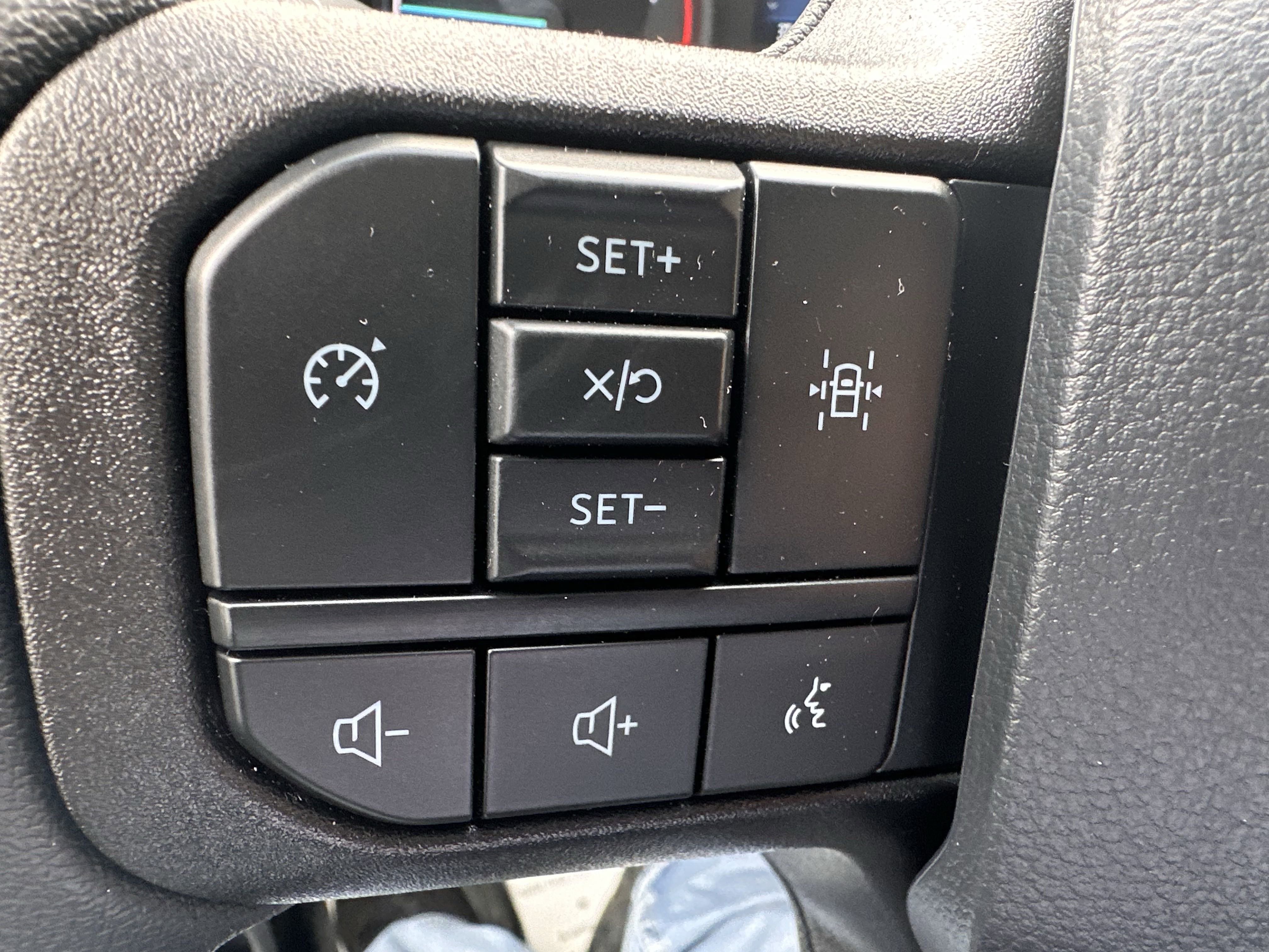 2025 Ford F-550 Super Duty Chassis Cab XLT - Photo 15