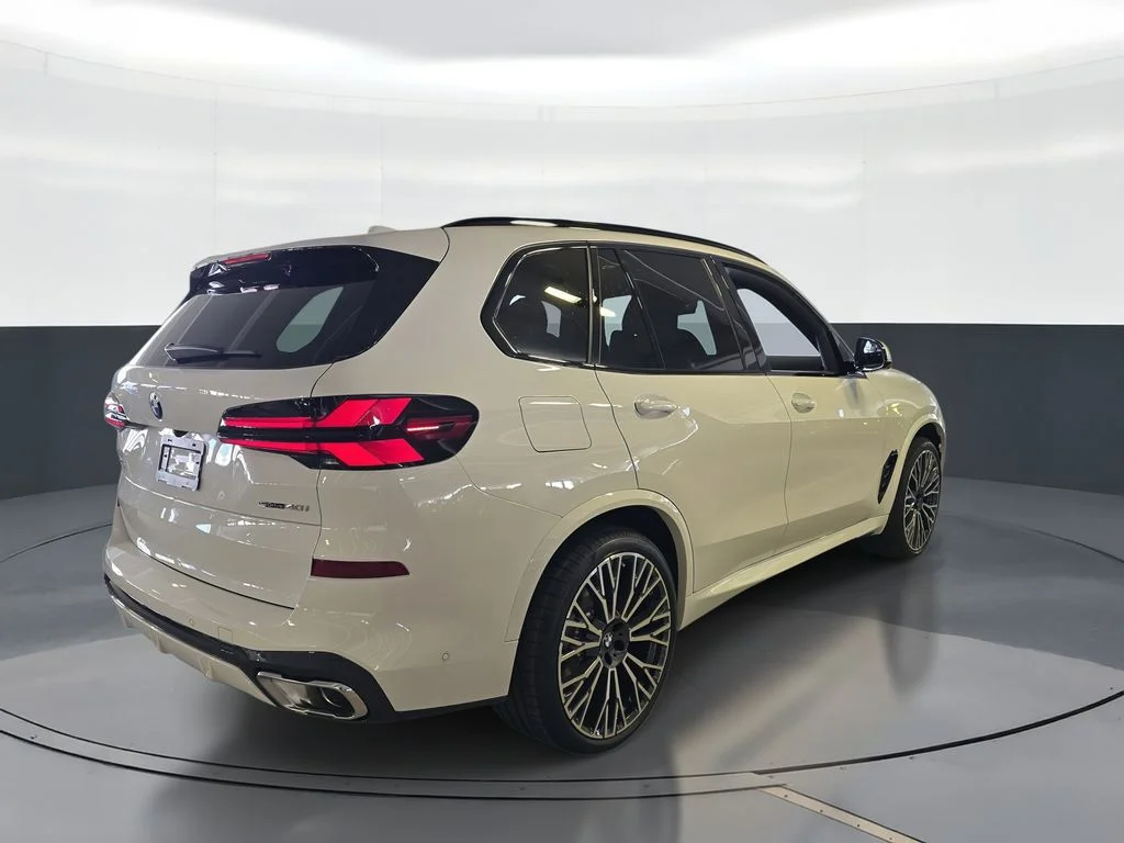 Used 2026 White BMW sDrive40i image 3