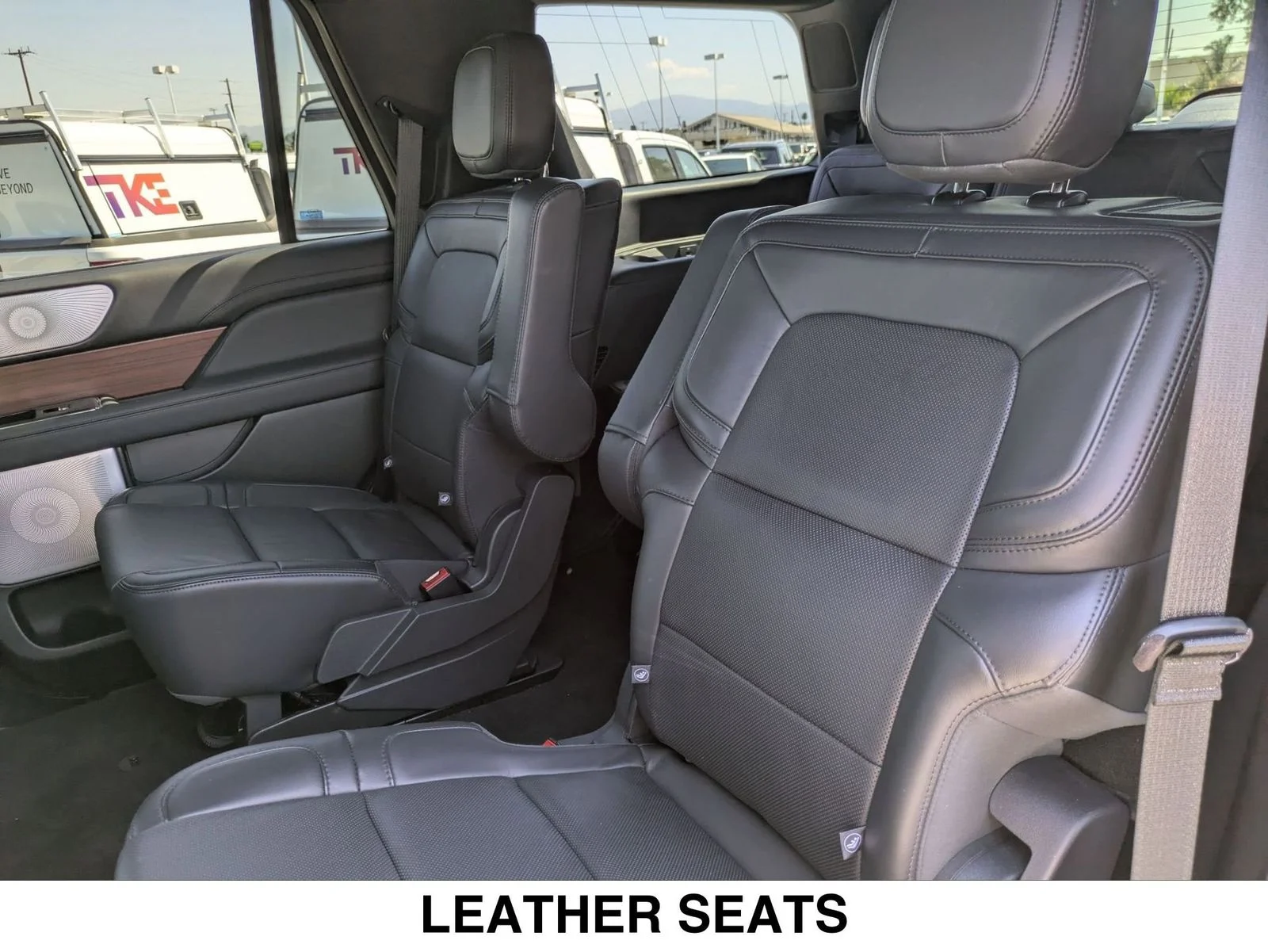 Used 2024 White Lincoln Reserve image 13