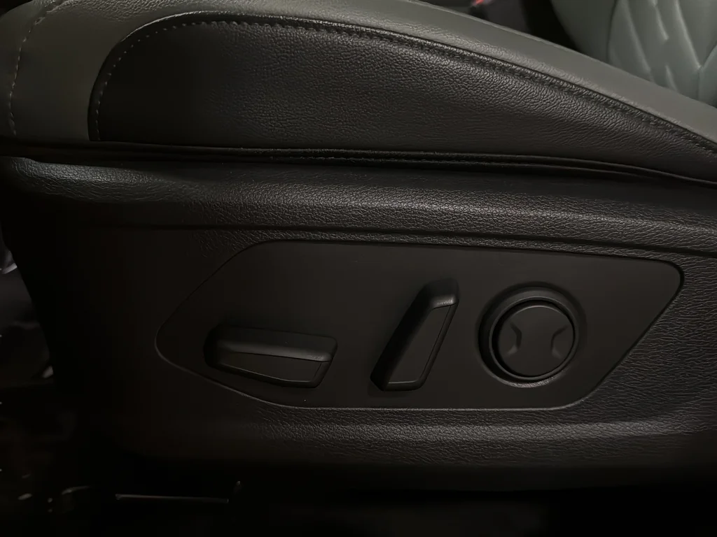 Used 2023 Jungle Green/Ebony Black Roof Kia X-Pro Prestige image 10