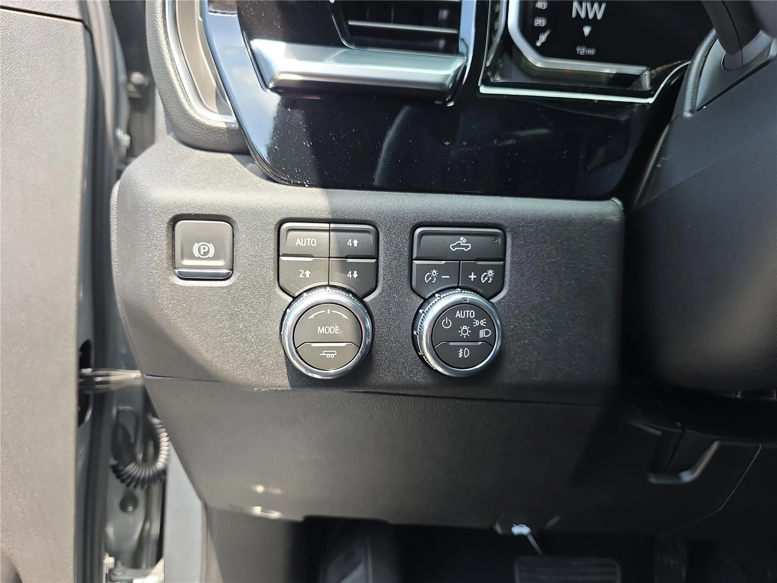 New 2026 Sterling Metallic GMC Elevation image 19
