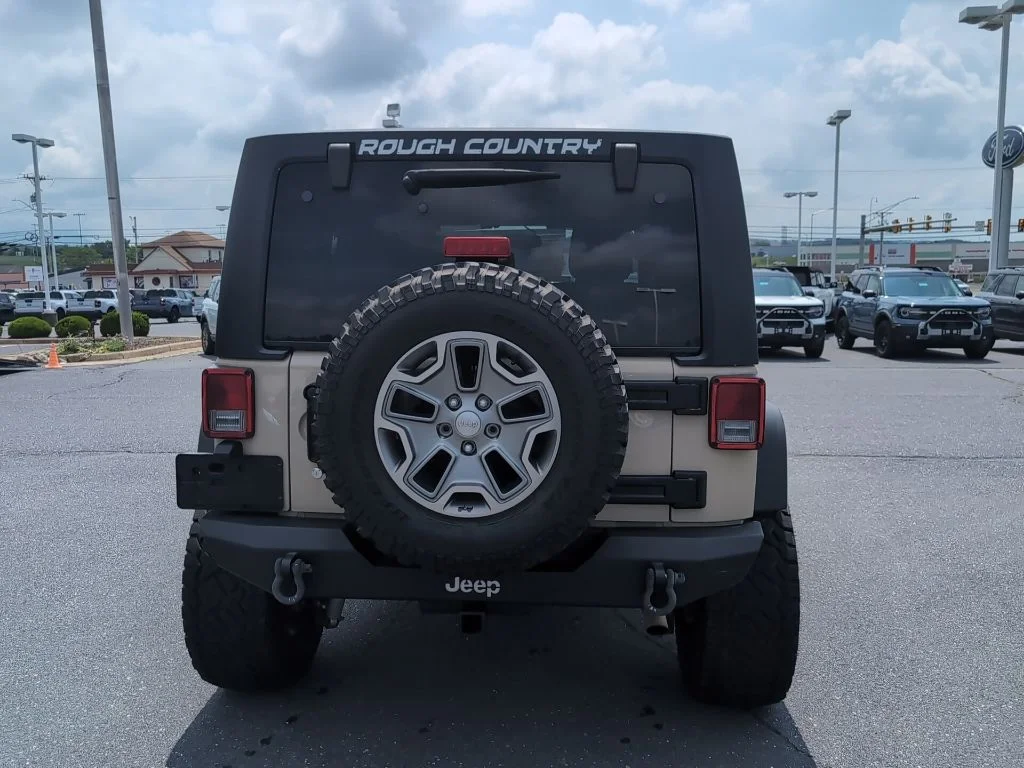 Used 2016 Beige Jeep Unlimited Rubicon image 6