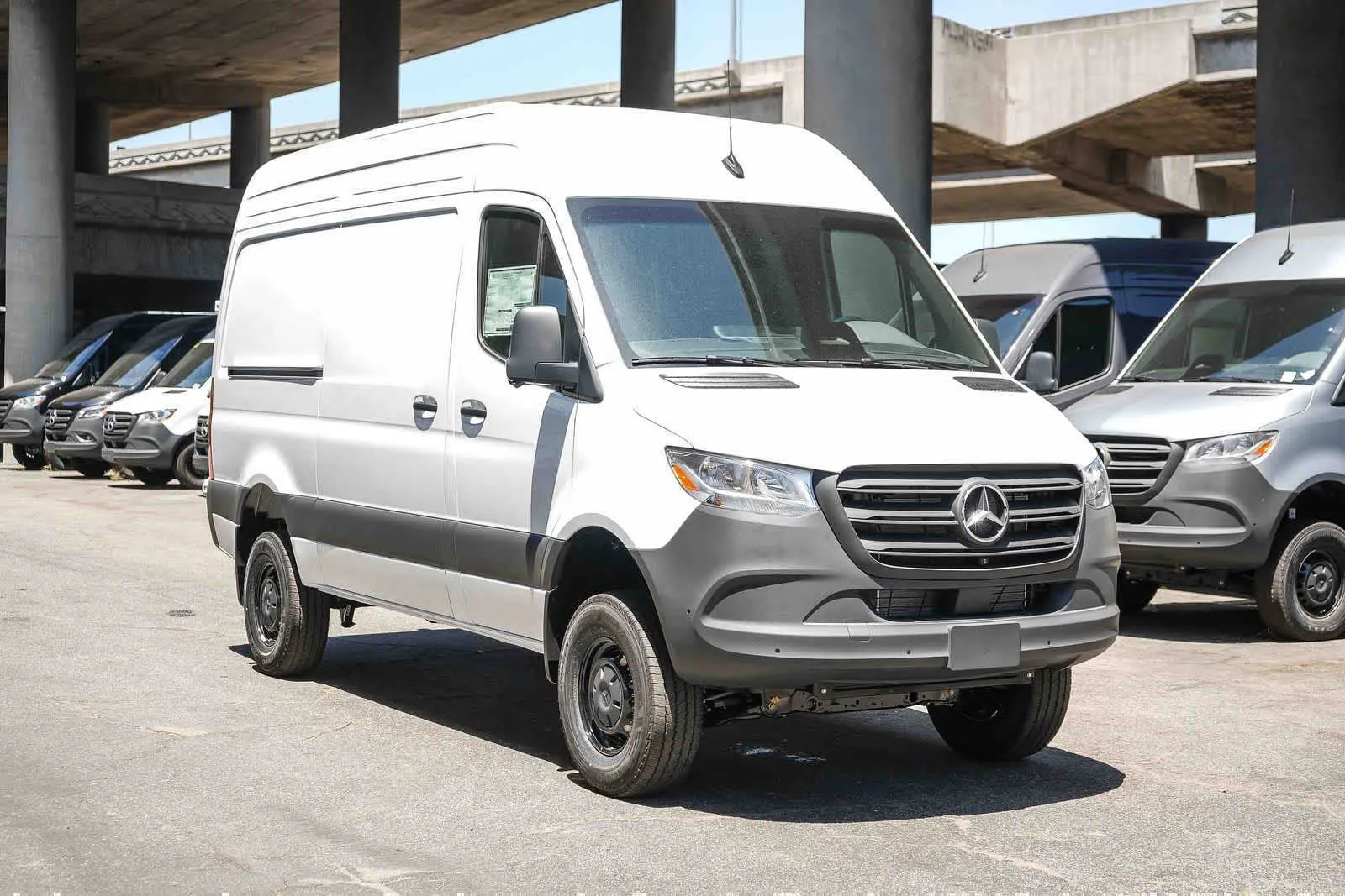 New 2026 Arctic White Mercedes-Benz Cargo 144WB High Roof AWD 2.0L I4 Diesel Turbo HO image 3