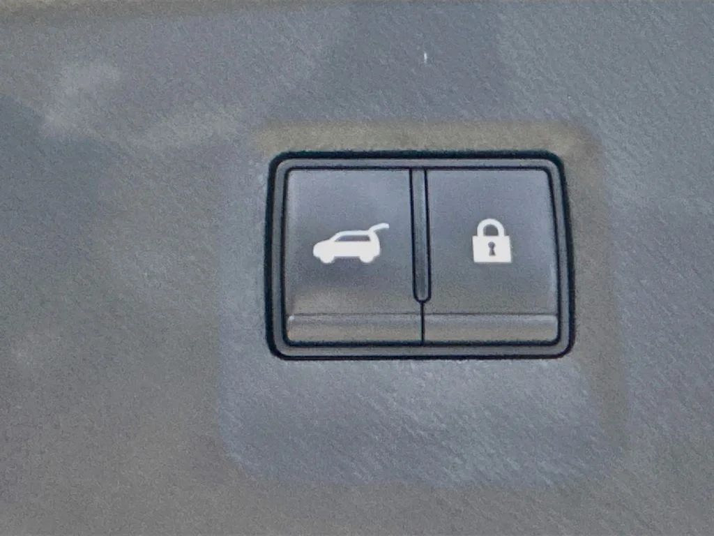 Certified Used 2023 Mineral INFINITI LUXE image 36