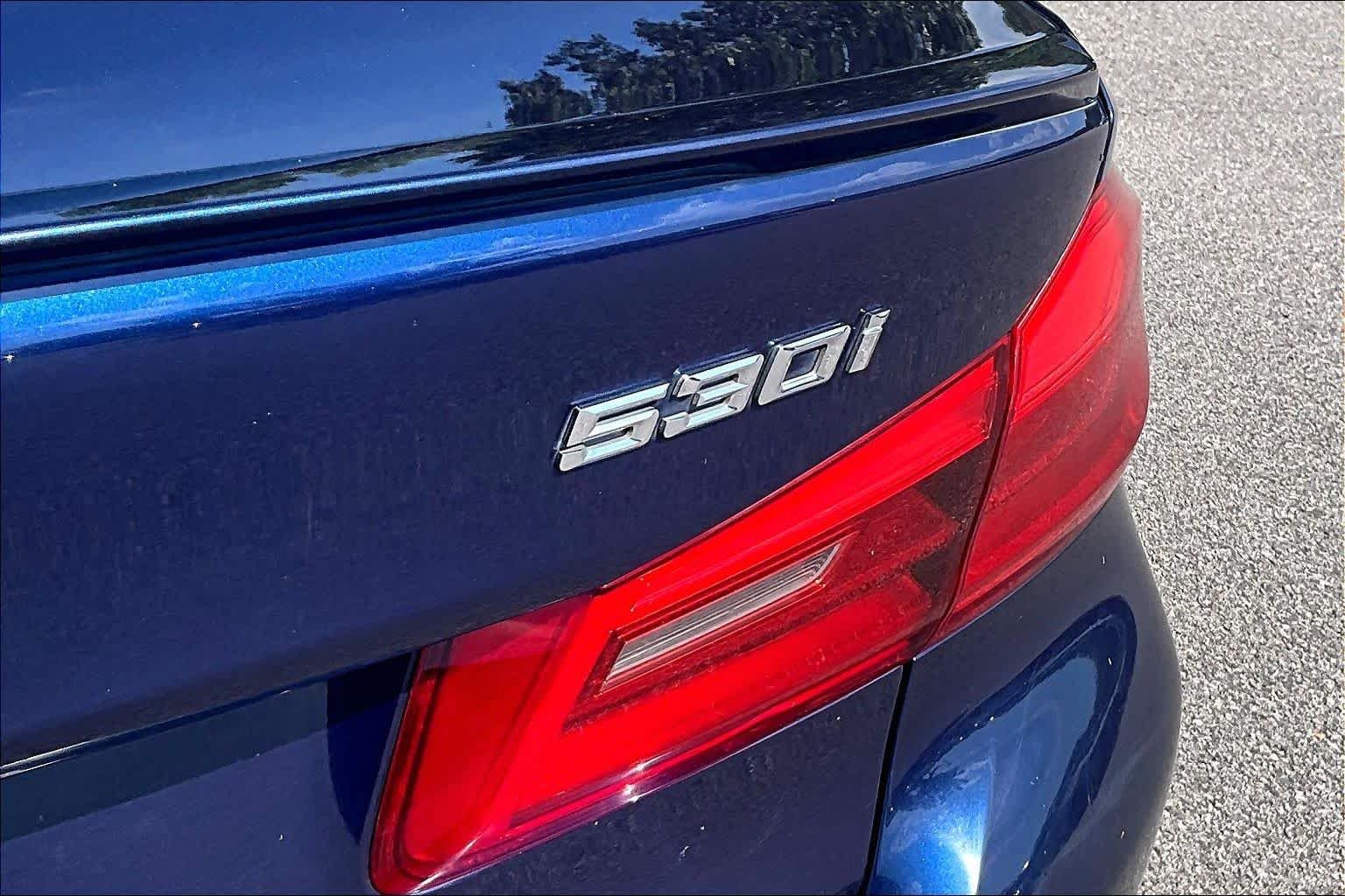 Used 2018 Mediterranean Blue Metallic BMW 530i image 32