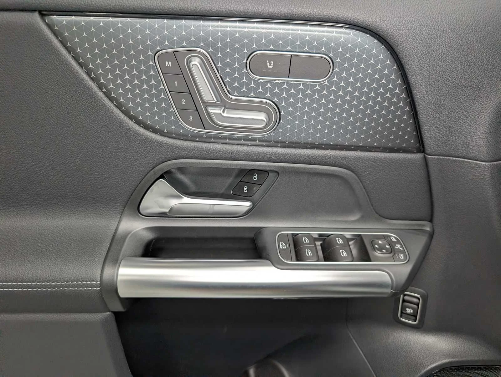 New 2026 Cirrus Silver Metallic Mercedes-Benz GLA 250 image 32