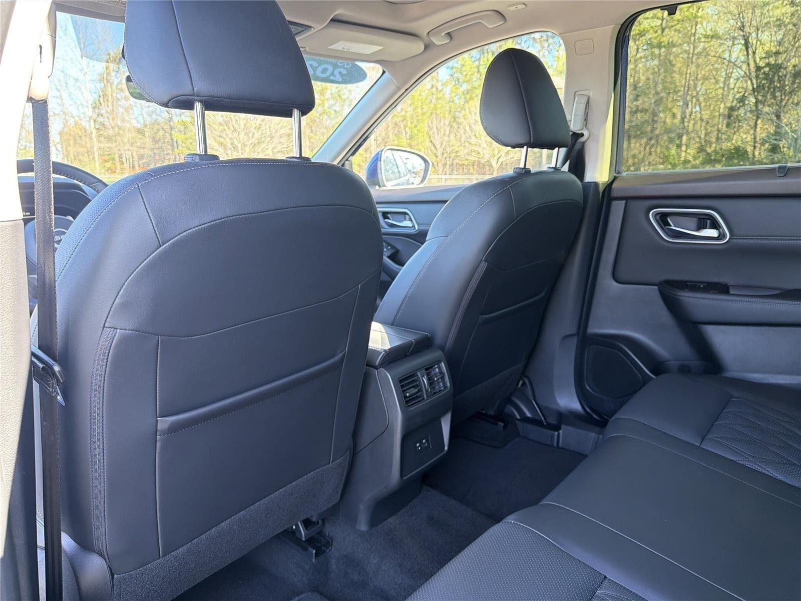 Used 2023 Caspian Blue Metallic Nissan Platinum image 29