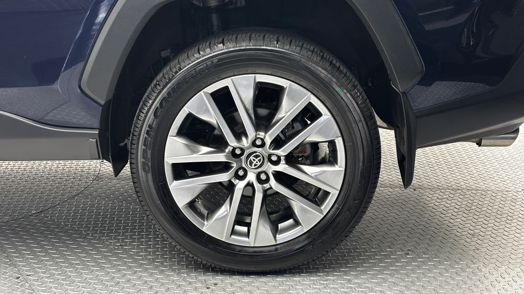 Used 2023  Toyota Limited image 6