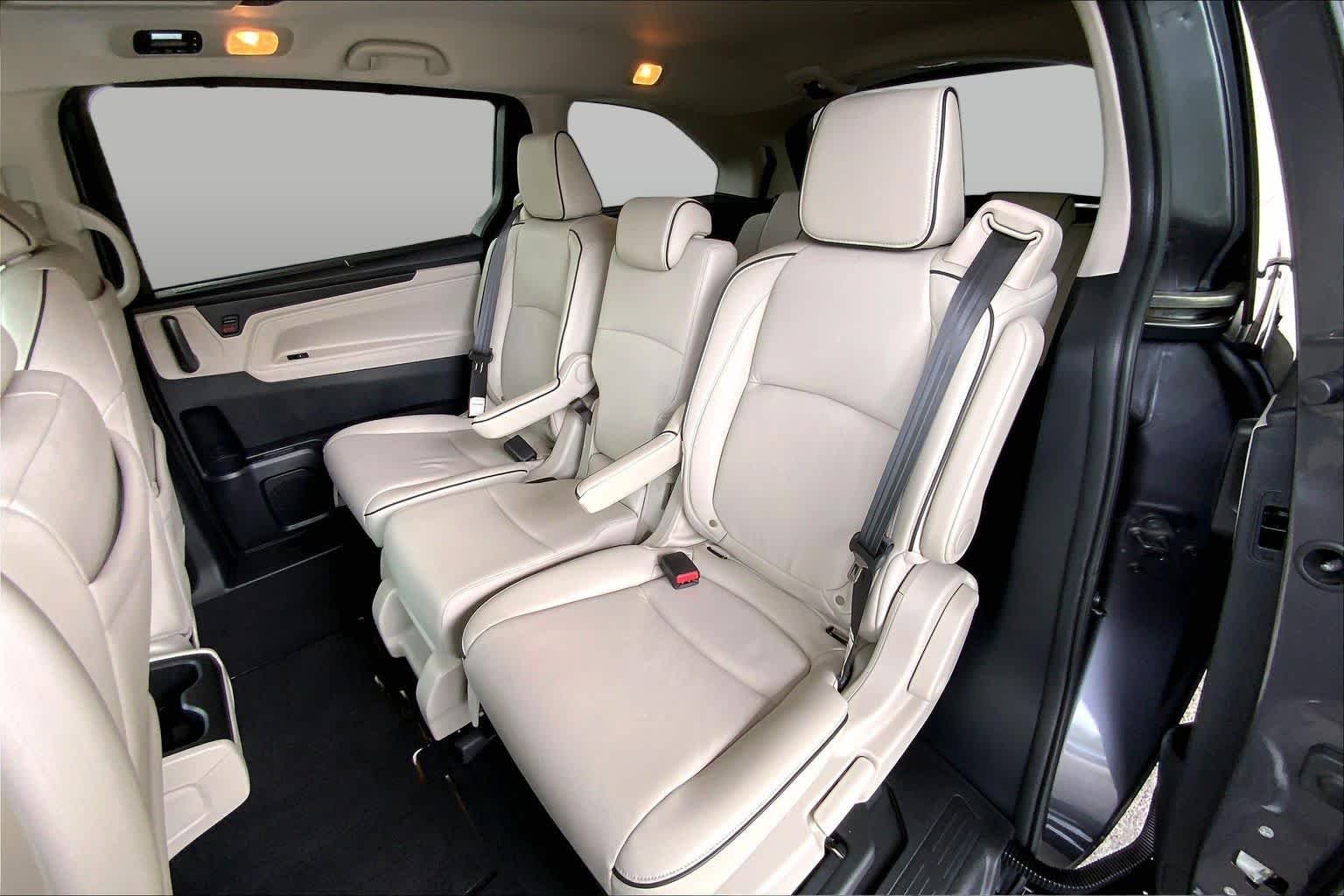 Used 2025 Modern Steel Metallic Honda Touring image 21