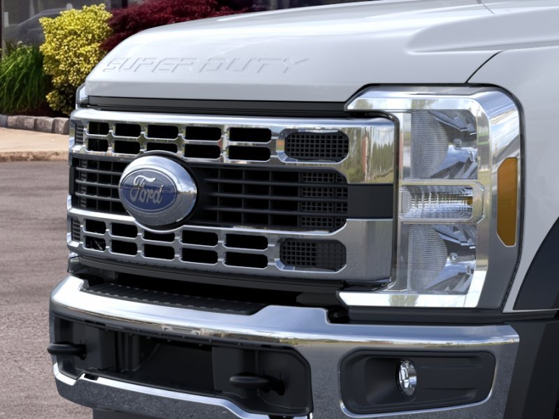 New 2026 Oxford White Ford F-550® XL image 17