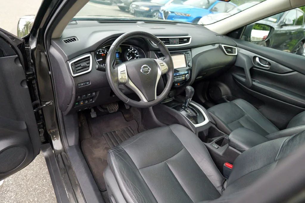 Used 2015 Midnight Jade Nissan SL image 18