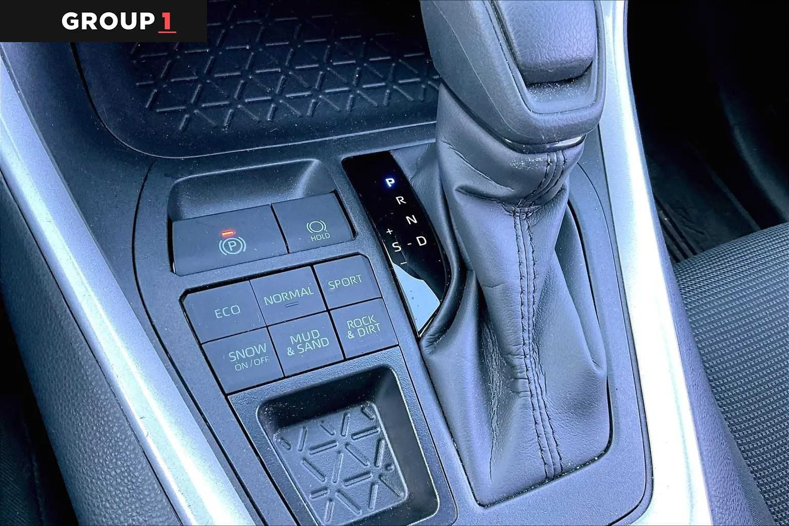 2025 Toyota RAV4 LE - Photo 34
