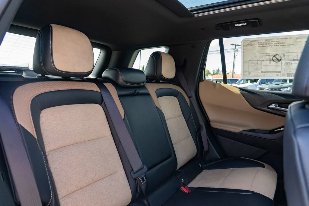 New 2027 Polar White Tricoat Chevrolet ACTIV image 30