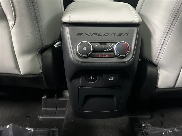 New 2026 Star White Metallic Tri-Coat FORD Platinum™ image 23