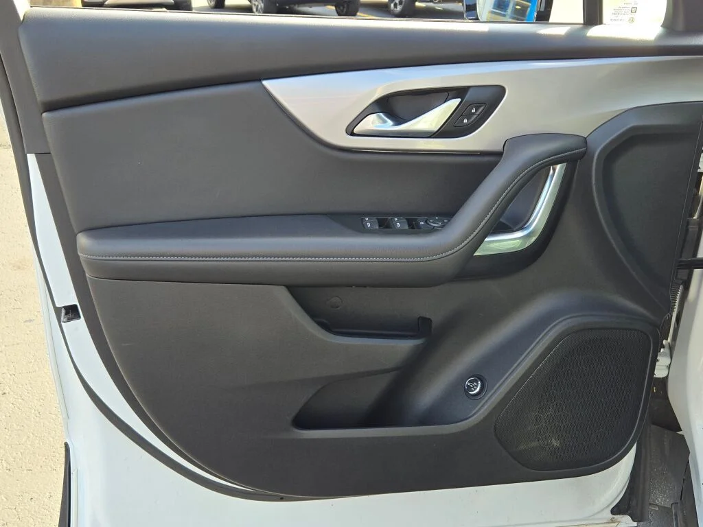 Used 2022 White Chevrolet LT image 21