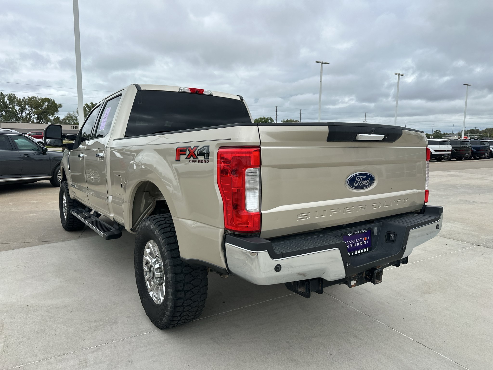 Used 2017 White Gold Metallic Ford XLT image 12