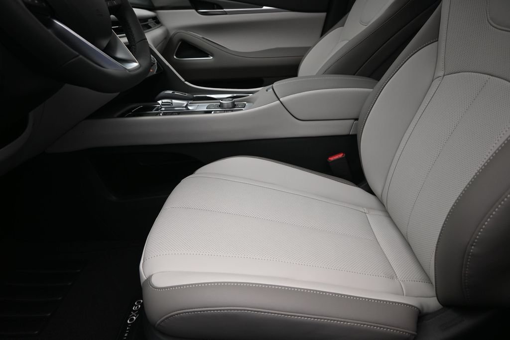 New 2027 RADIANT WHITE INFINITI Luxe FWD image 13