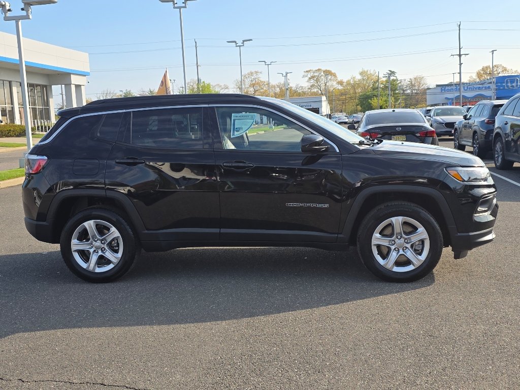 Certified Used 2023 Diamond Black Crystal Pearl Coat Jeep Latitude image 18