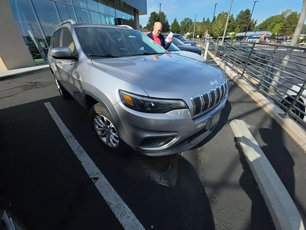 Used 2020 Silver Jeep Latitude image 1