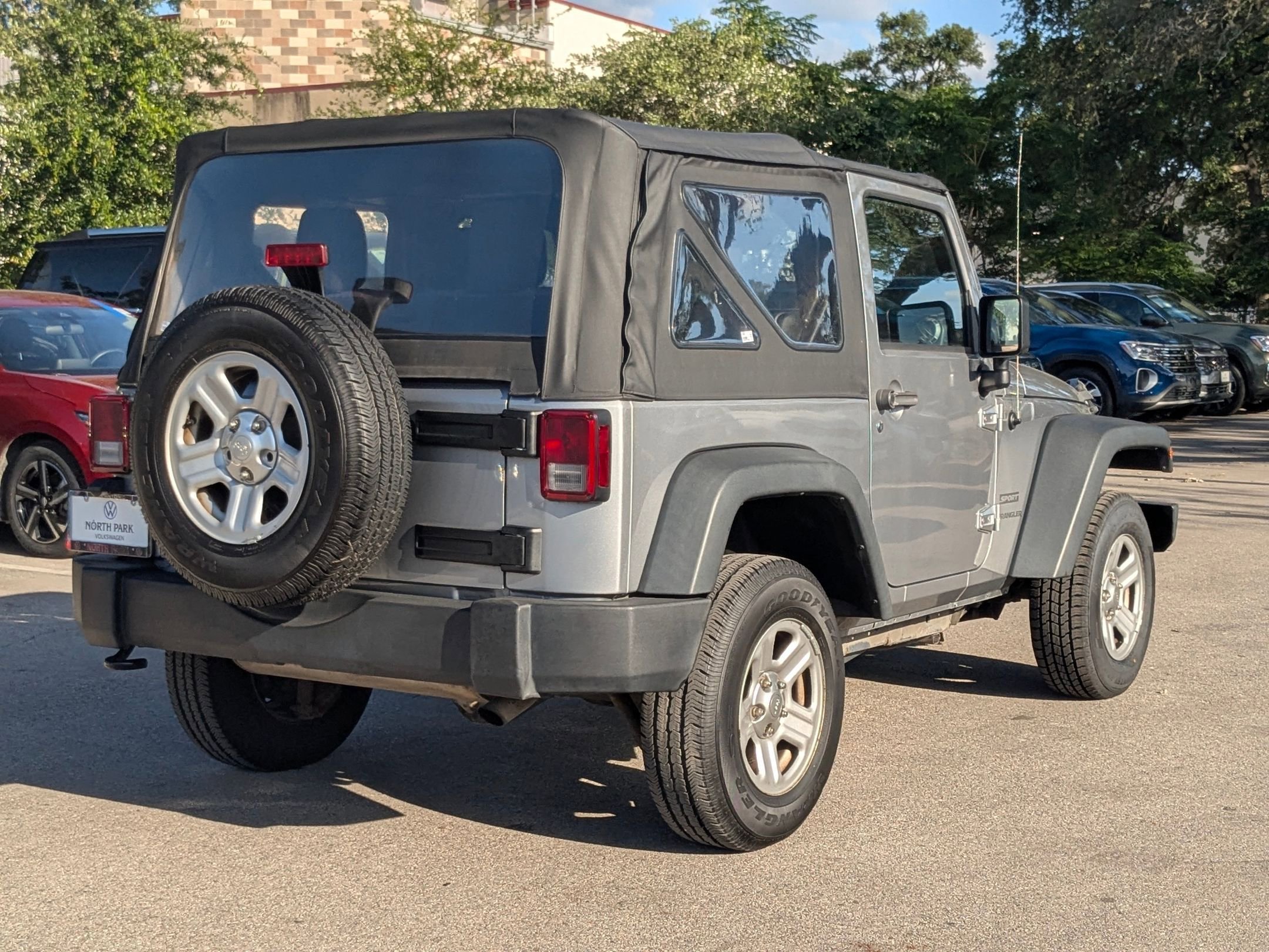 Used 2015 Billet Silver Metallic Clearcoat Jeep Sport image 3