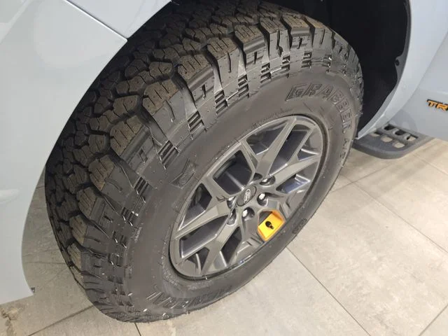 New 2026 Glacier Gray Metallic Tri-Coat Ford Tremor® image 47