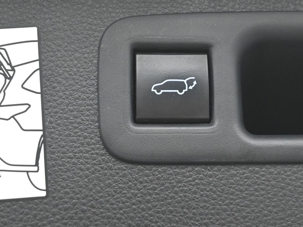 Used 2022  Toyota Limited image 34